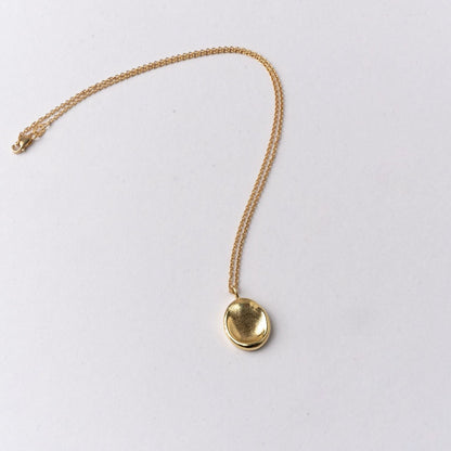 A ROHO Heritage Jewellery impression pendant on a chain, in 9ct yellow gold, displayed on a clean white background. 